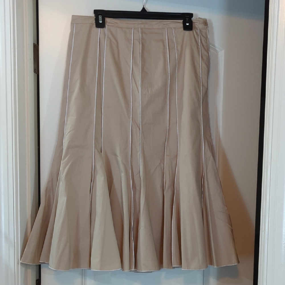 Chic Beige And White Accent Lena Gabrielle A-Line Women's Skirt Size 10